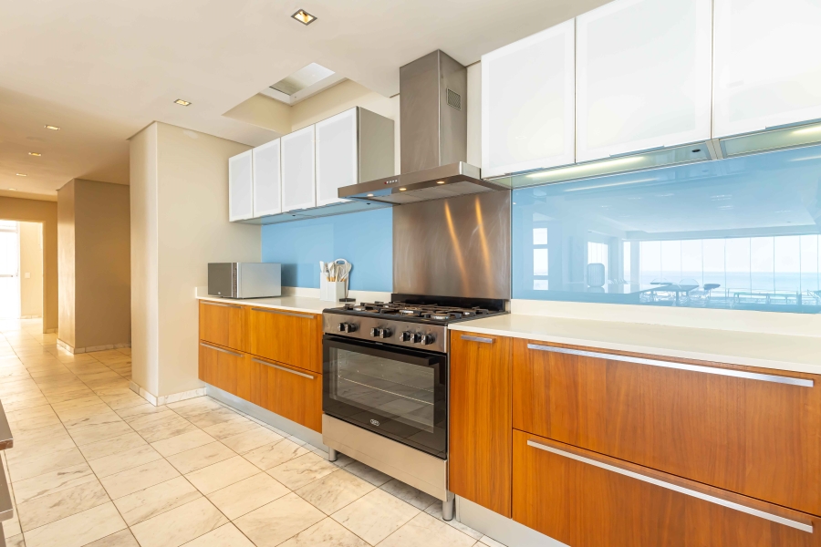 To Let 6 Bedroom Property for Rent in Bantry Bay Western Cape